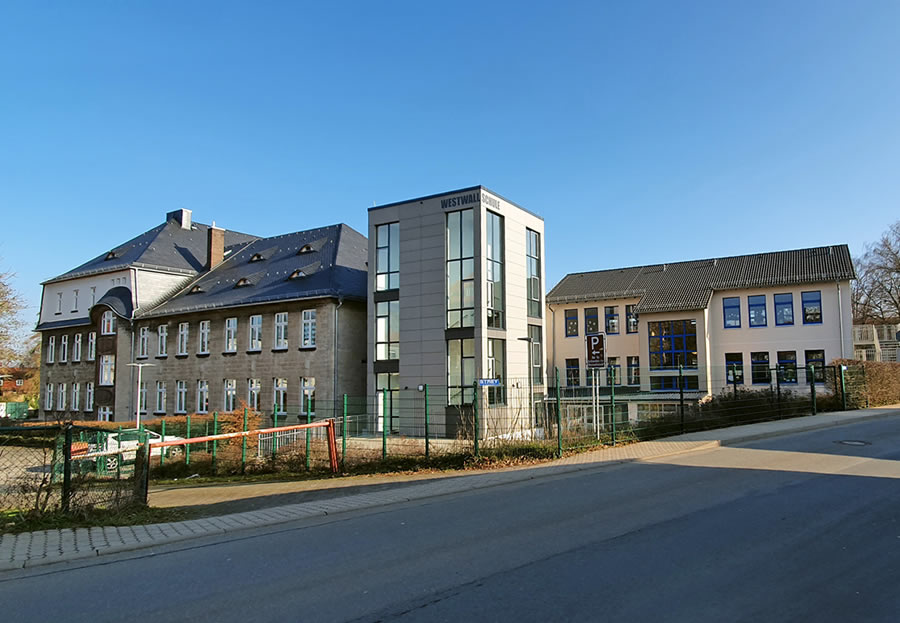 Westwallschule Gebaeude von Strasse